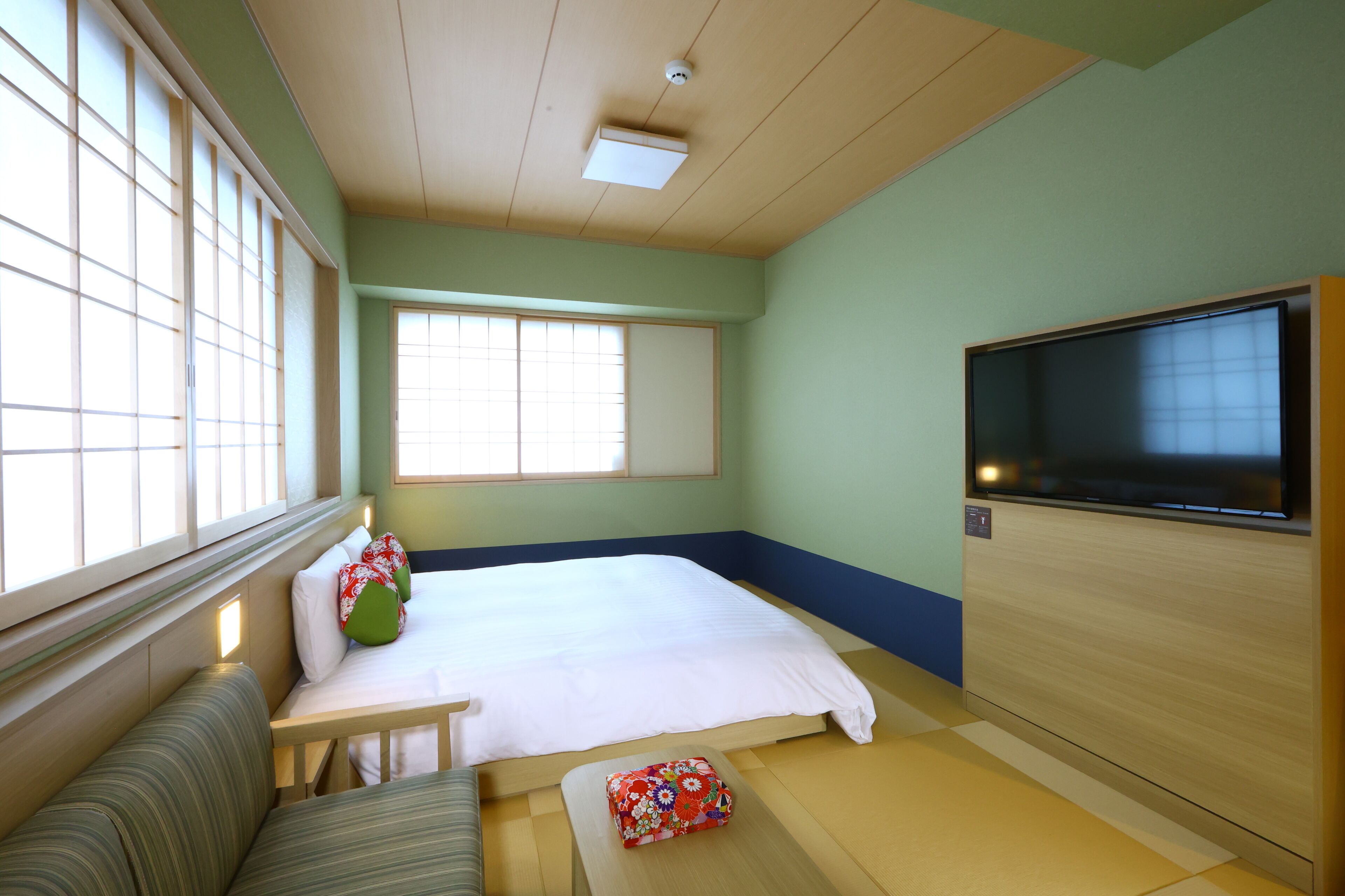 Standard King Room, Non Smoking | Down comforters, free WiFi, bed sheets