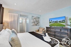 House | 5 bedrooms, iron/ironing board, free WiFi, bed sheets - Modern 5BR with Private Heated Pool (Hollywood)