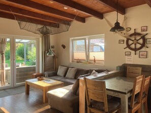 Fernseher, Kamin, DVD-Player, Stereoanlage