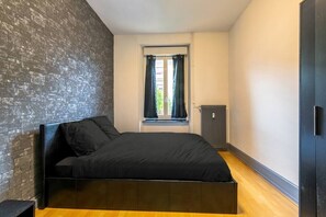 2 chambres, fer et planche à repasser, Wi-Fi, draps fournis