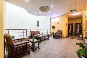 Lobby - Hotel Diamond Stay by ASPL (Noida)