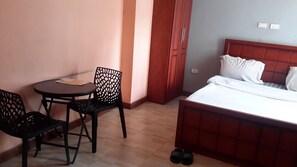 Desk, laptop workspace, free WiFi - 20/20 Guest House (Addis Ababa)