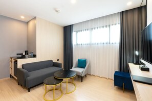 Suite, plusieurs lits, non-fumeur (Living Room) | Vue sur la ville