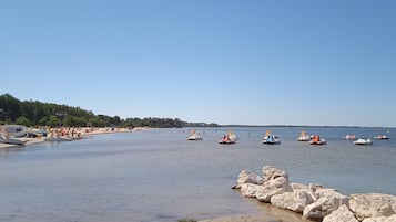 Plage à proximité, chaises longues