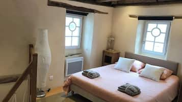 1 bedroom, iron/ironing board, travel cot, free WiFi