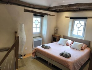 1 chambre, fer et planche à repasser, lit parapluie, Wi-Fi gratuit