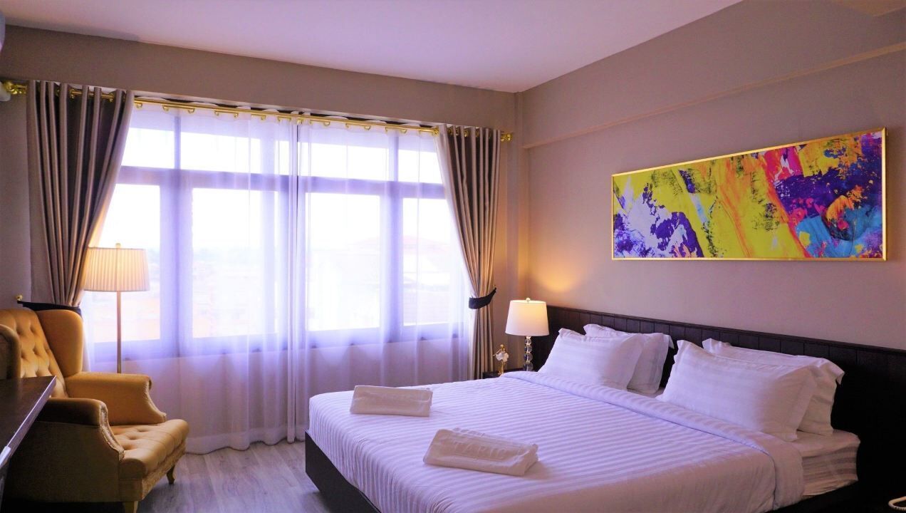 Junior Room | Minibar, desk, WiFi (free), bed sheets