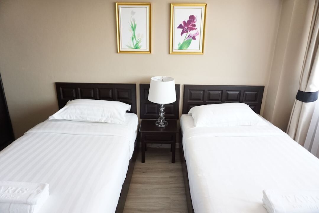Superior Twin Room | Bathroom | Shower, rainfall showerhead, hair dryer, towels
