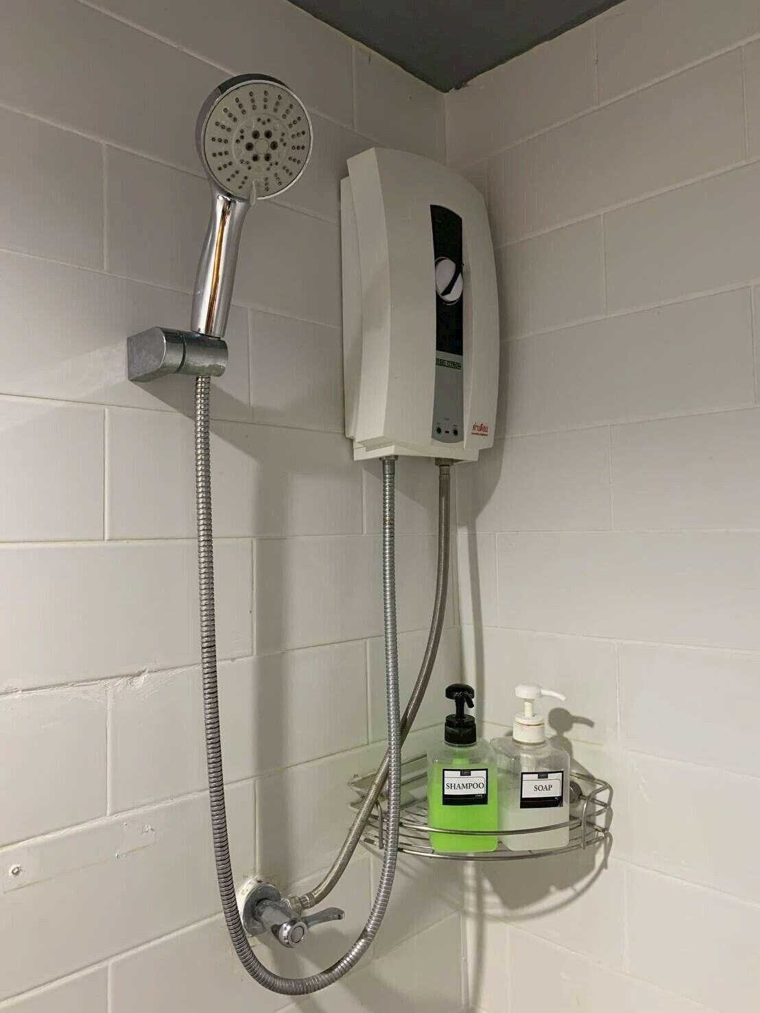 Deluxe Twin Room | Bathroom | Shower, rainfall showerhead, hair dryer, bidet