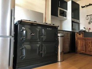 Fridge, microwave, oven, stovetop - Appartement de Charme "Le Bureau des Armateurs" (Tréguier)