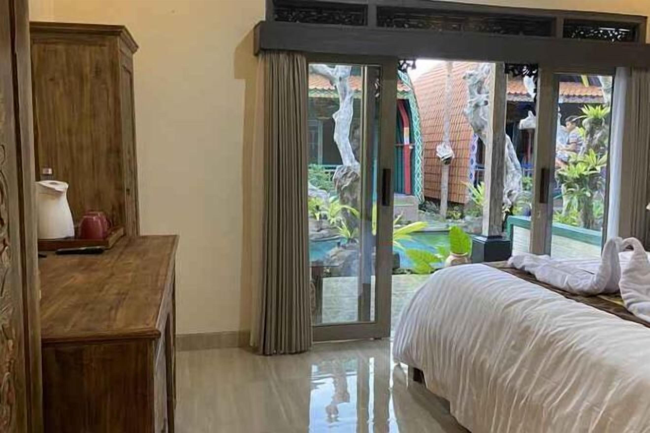 Frigobar, escrivaninha, Wi-Fi de cortesia, roupa de cama