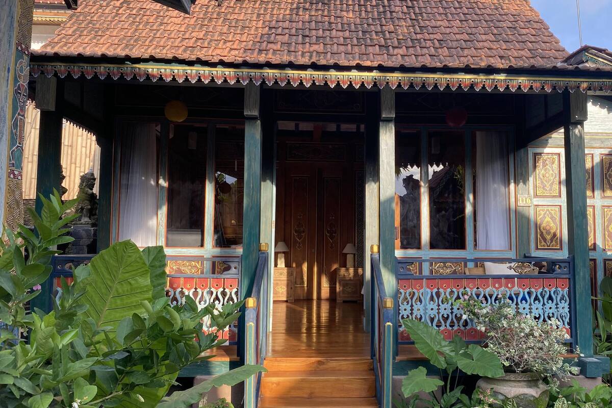 Kamar Deluks, 1 Tempat Tidur Queen, teras, pemandangan kolam renang | Minibar, meja kerja, Wi-Fi gratis, dan seprai linen