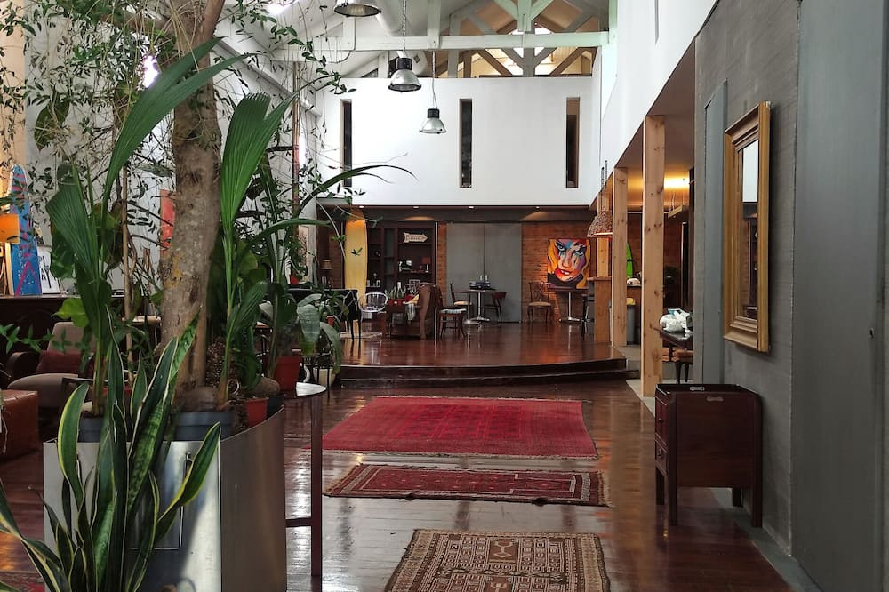 Caruma Surf Hostel & Suites