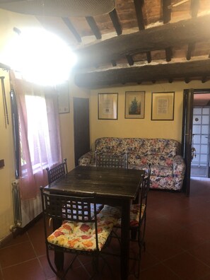 Dining - 5 du lac plage Appart. pool jacuzzi fully equipped kitchen bedroom bathroom (Castiglione del Lago)