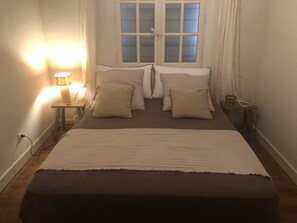 4 عدّة غرف نوم ومكواة/لوح كي وواي فاي مجانًا وملاءات أسرّة