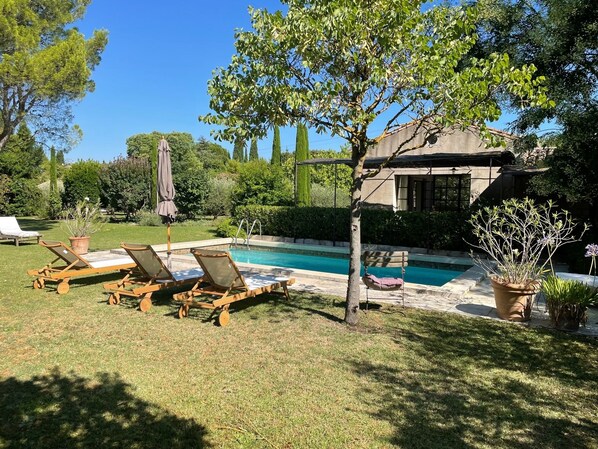 حمّام سباحة خارجي