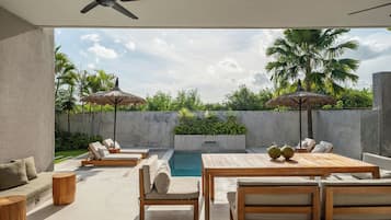 Villa, 2 Bedrooms | Dining room