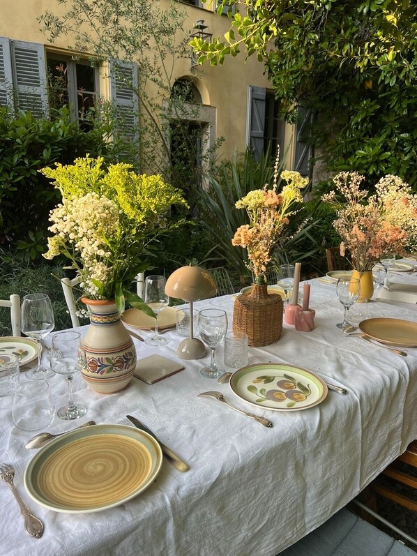 Outdoor dining
