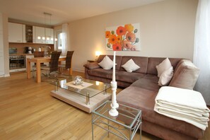 Télévision, lecteur de DVD, chaîne hi-fi