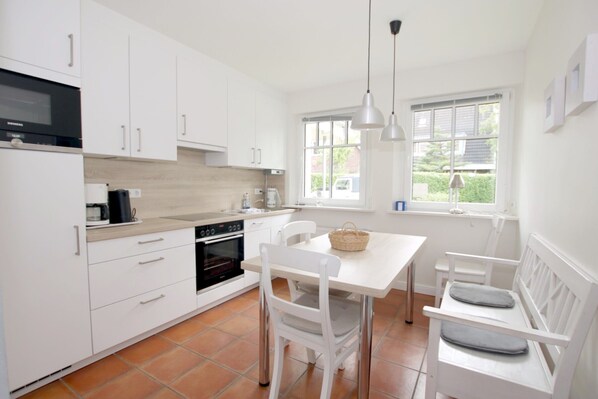 Mikrowelle, Ofen, Geschirrspüler