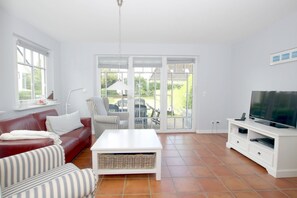 Fernseher, Kamin, DVD-Player, Stereoanlage