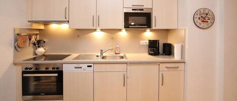 Microwave, oven, dishwasher, coffee/tea maker