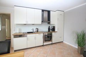 Refrigerador, microondas, horno y lavavajillas