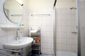 Bathroom - Ferienwohnung mit 2- Zimmern und Terrasse (Wyk auf Föhr)