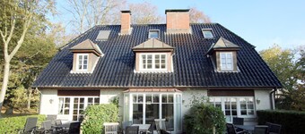 Hausscheibe mit 4 Zimmern, ca. 90 m² auf Drei Etagen. Nur 50m zu Strand und Meer