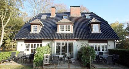 Hausscheibe mit 4 Zimmern, ca. 90 m² auf drei Etagen. Nur 50m zu Strand und Meer