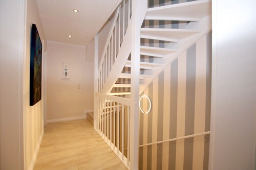 Hausscheibe mit 4 Zimmern, ca. 90 m² auf Drei Etagen. Nur 50m zu Strand und Meer