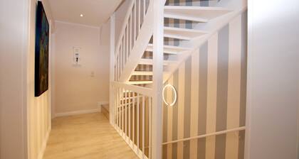 Hausscheibe mit 4 Zimmern, ca. 90 m² auf drei Etagen. Nur 50m zu Strand und Meer