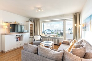 Fernseher, DVD-Player, Stereoanlage