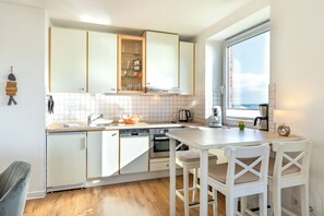 Horno, lavavajillas, cafetera y tetera y tostadora 