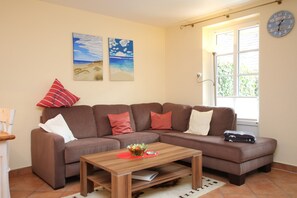 Fernseher, DVD-Player, Stereoanlage