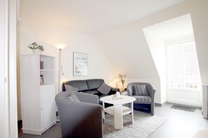 Fernseher, DVD-Player, Stereoanlage