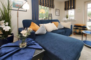 TV, DVD player, stereo - Ferienwohnung mit 2- Zimmern auf ca. 45m² (Wyk auf Föhr)