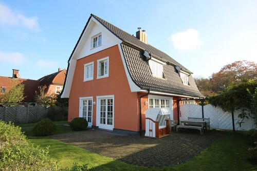 Haushälfte mit 4 Zimmern in Wyk auf ca. 120m² mit Garten und Terrasse