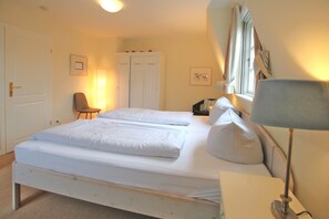 3 bedrooms, iron/ironing board, free WiFi