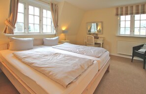 3 bedrooms, iron/ironing board, free WiFi