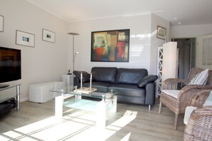 Fernseher, DVD-Player, Stereoanlage