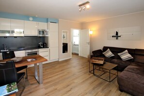 Fernseher, DVD-Player, Stereoanlage