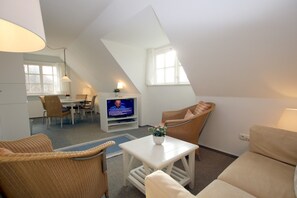 Fernseher, DVD-Player, Stereoanlage