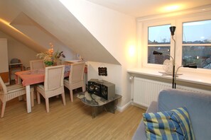 TV, DVD player, stereo - Ferienwohnung mit 3- Zimmern auf ca. 70m² (Wyk auf Föhr)