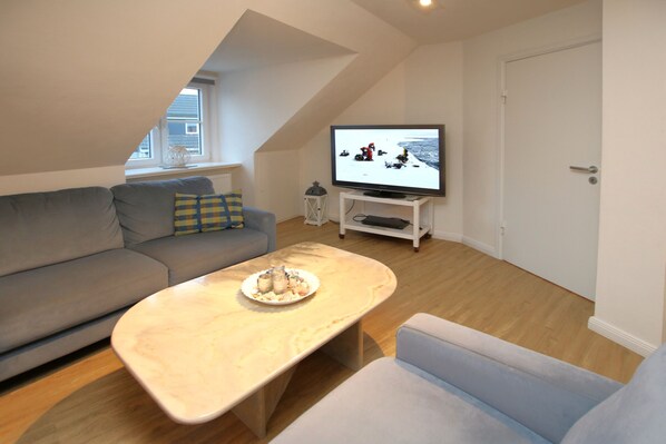 Fernseher, DVD-Player, Stereoanlage