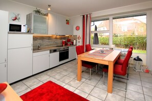 Micro-ondes, four, lave-vaisselle, grille-pain