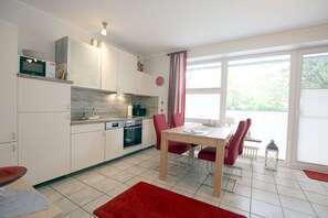 Mikrowelle, Ofen, Geschirrspüler, Toaster