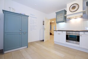 Microwave, oven, dishwasher, toaster - Freistehendes 5 Sterne-ferienhaus mit 4 Zimmern, ca. 131m², Garten und Terrasse (Wyk auf Föhr)