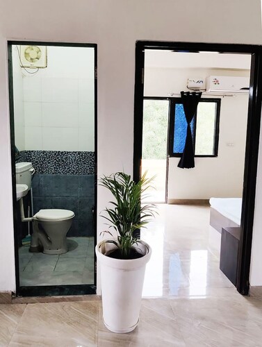 PRIVATE ROOM IN 2BHK