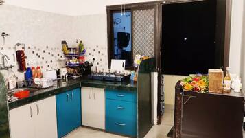 Dining tables, kitchen islands